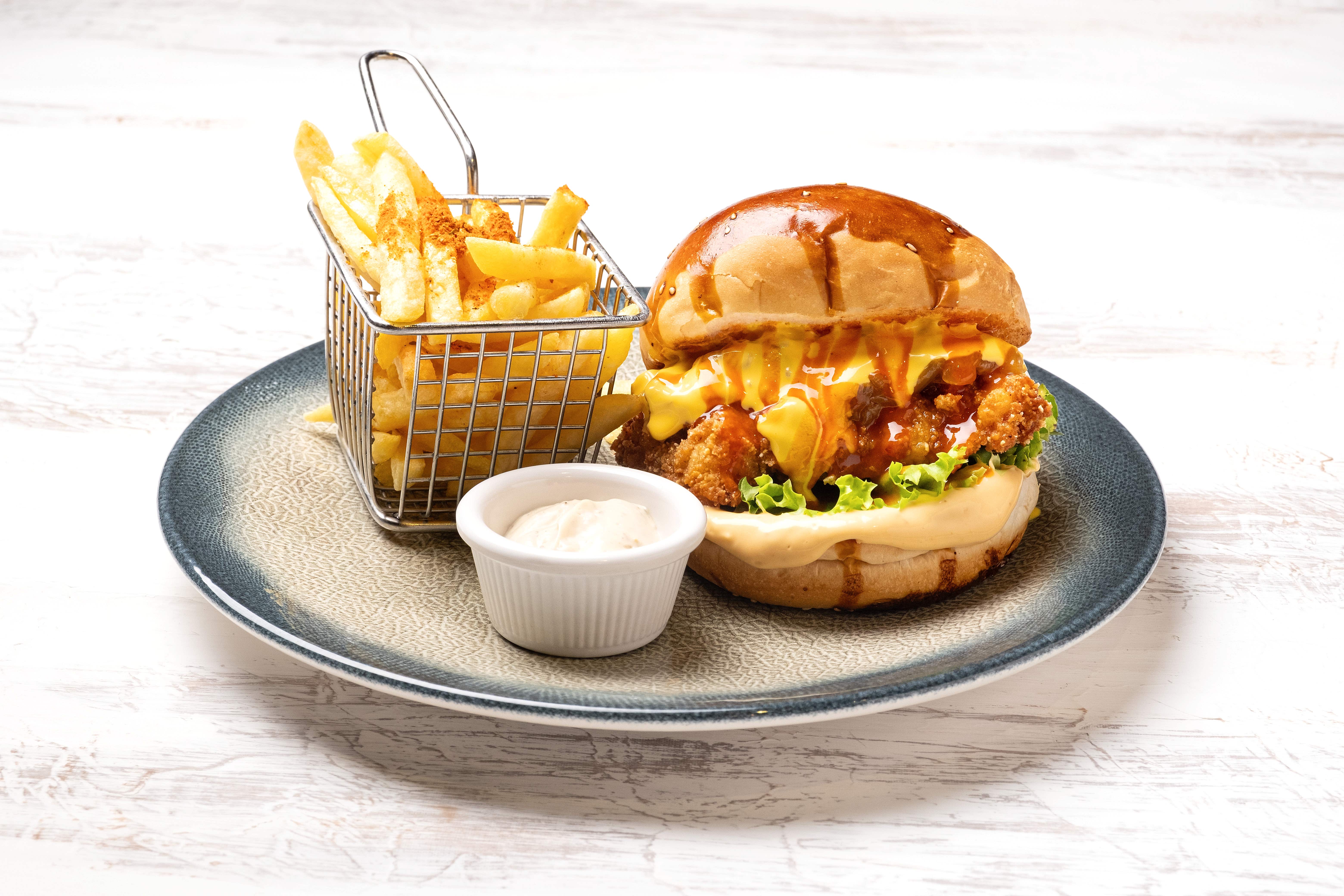 CHICKEN CHEESE BURGER